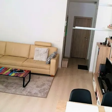 Newly Built Bachelor Pad In Outer City Center Διαμέρισμα *